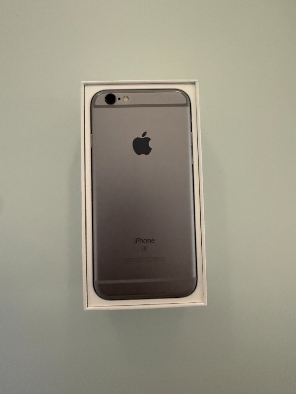 MINT iPhone 6s 64GB Space Gray - Picture 2 of 2